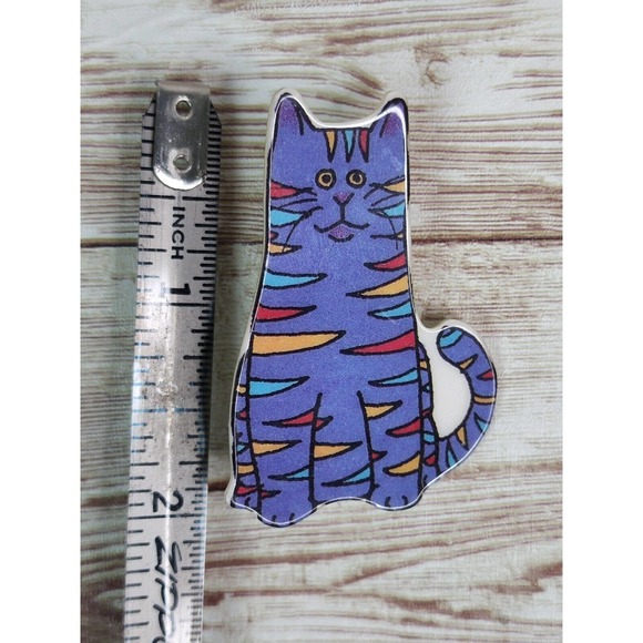 The Wendelline 2" Striped Cat 1994 Retro Vintage Pin Brooch Purple Feline - Picture 3 of 5